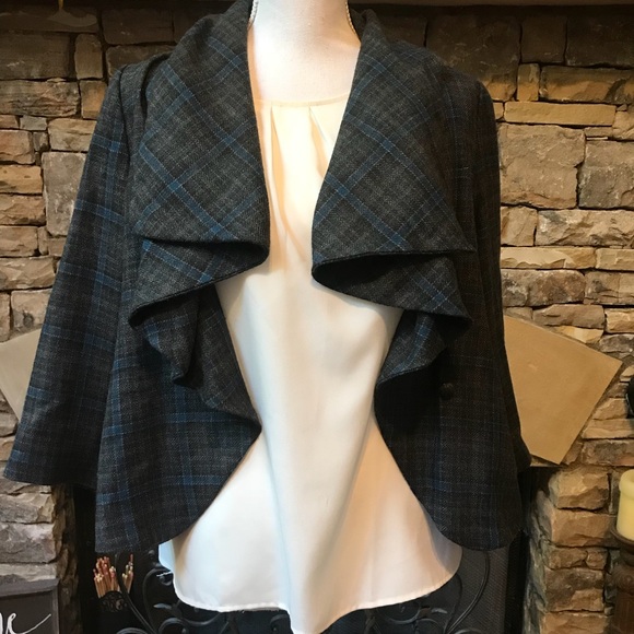 NWOT CAbi Shawl Collar Cropped Jacket Size 8 - Picture 3 of 8